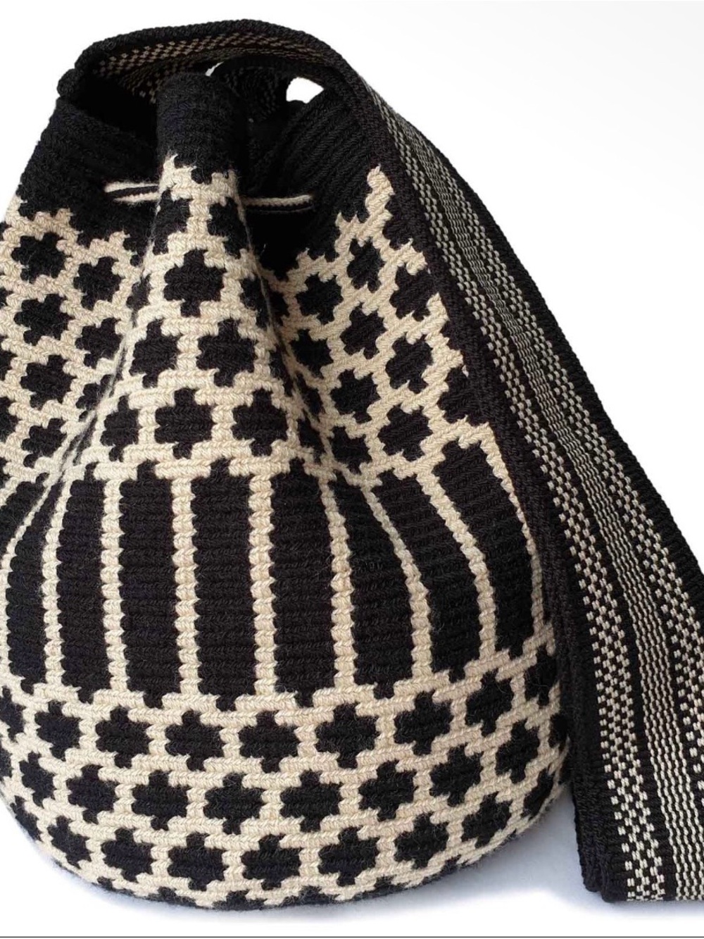 Authentic Hand Made Wayuu Bag - Picture 3 of 7